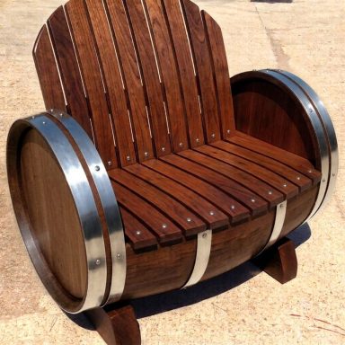 Fauteuil couleur bois Noyer foncé, cerclage argent
