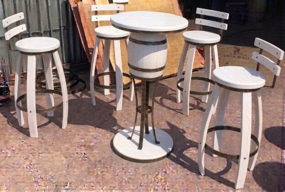 Mange debout Gueridon + 4 tabourets Blanc cerclage bronze Mange debout Gueridon + 4 tabourets Blanc cerclage bronze
