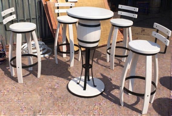 Mange debout Gueridon + 4 tabourets Blanc cerclage noir Mange debout Gueridon + 4 tabourets Blanc cerclage noir