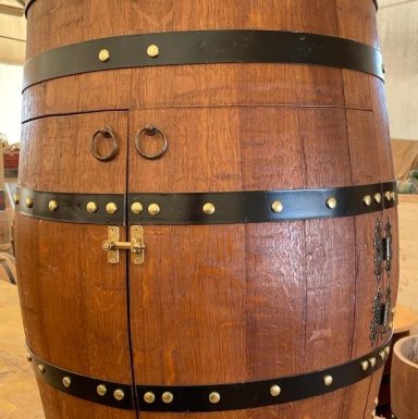 Caves à vin dans tonneau avec deux portes