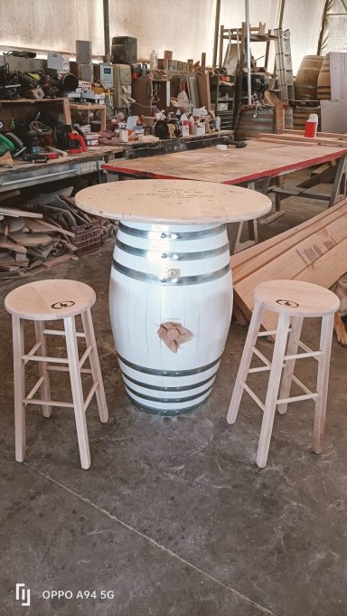 Table avec 4 tabourets