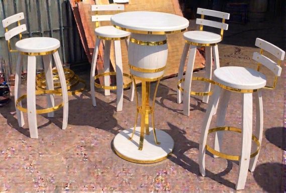Mange debout Gueridon + 4 tabourets Blanc cerclage doré Mange debout Gueridon + 4 tabourets Blanc cerclage doré