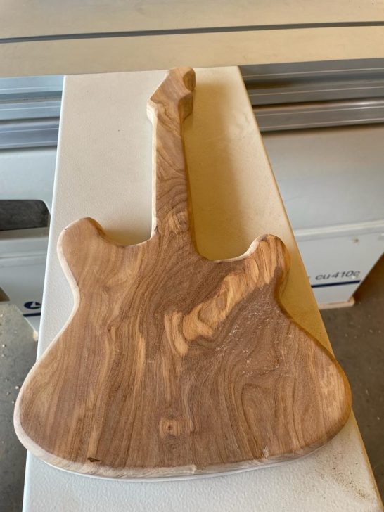 Planche à découper en forme de guitare, de Pomme ou autre barre de service